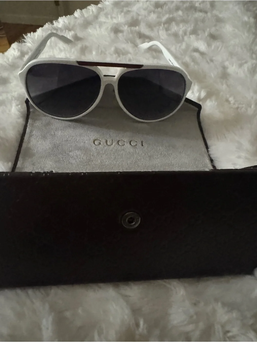 Gucci White Aviator Sunglasses with Dark Lenses